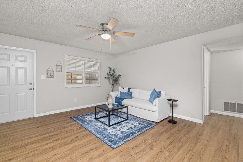 Building Photo - 1607 Redbird Cove