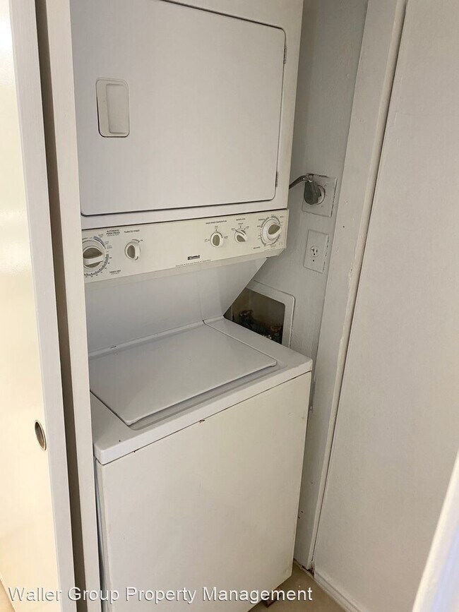 Building Photo - 9737 Whitehurst Dr