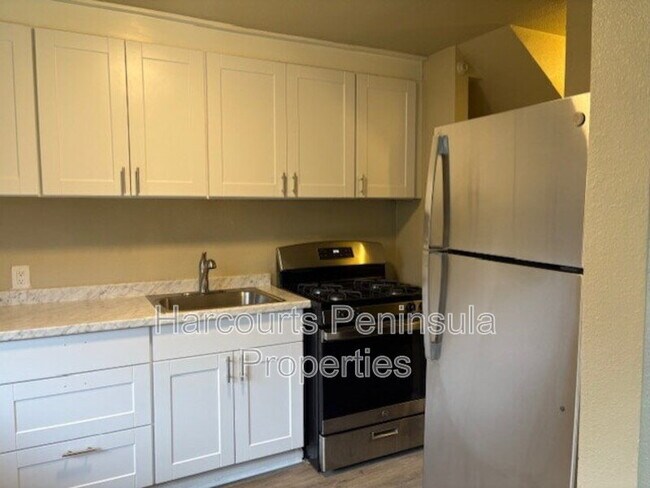 Building Photo - 2831 NE Center St