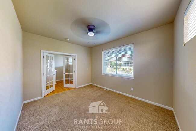 Building Photo - "Cozy" Meets "Modern": 3-Bedroom Home with Dreamy Front Porch Retreat!