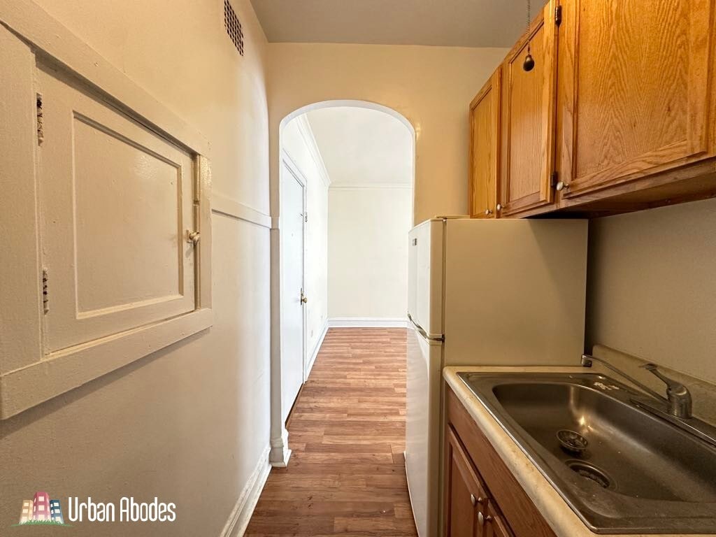 Building Photo - 2530 N Sawyer Ave