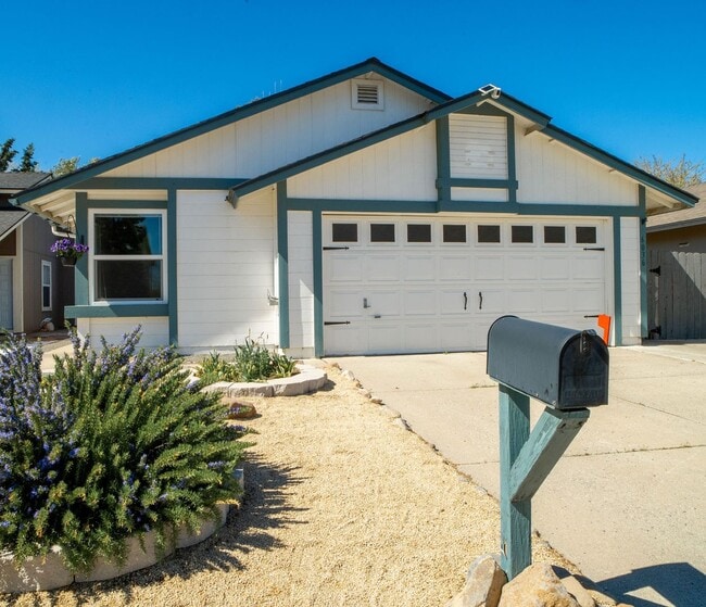 Building Photo - 3 Bed 2 Bath NorthWest Reno Home