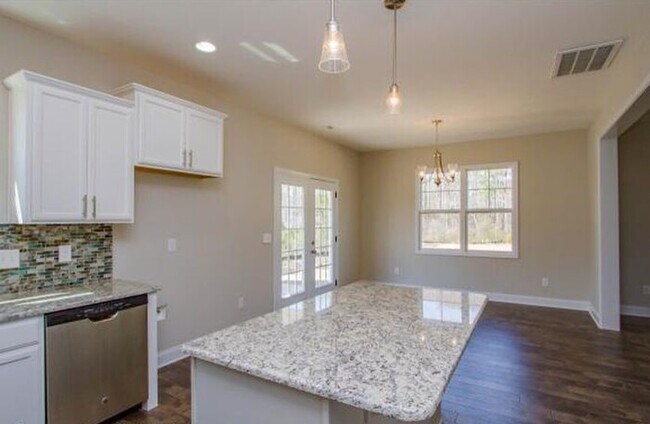 Building Photo - 425 Sedgemoor Rd