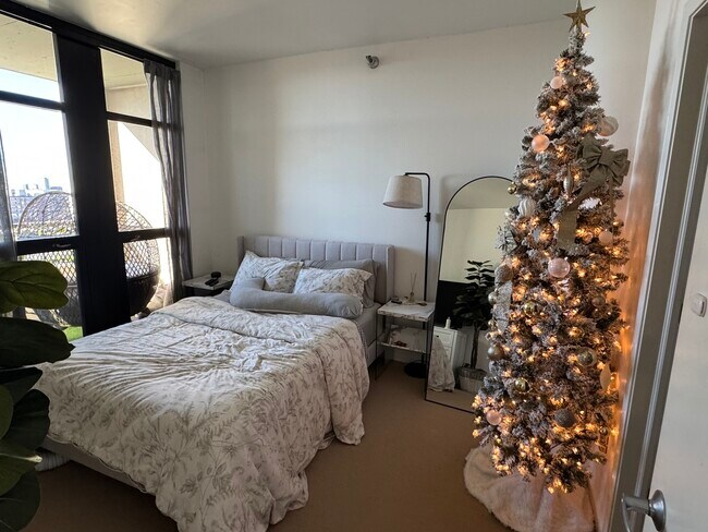 Building Photo - 1255 S State St