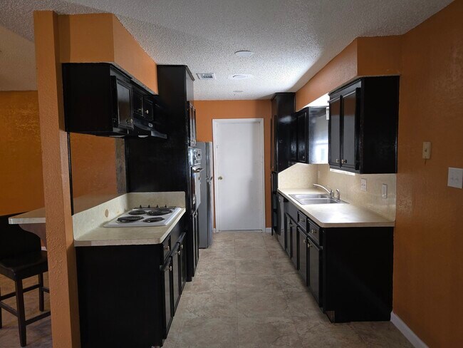 Building Photo - 7218 Oriole St