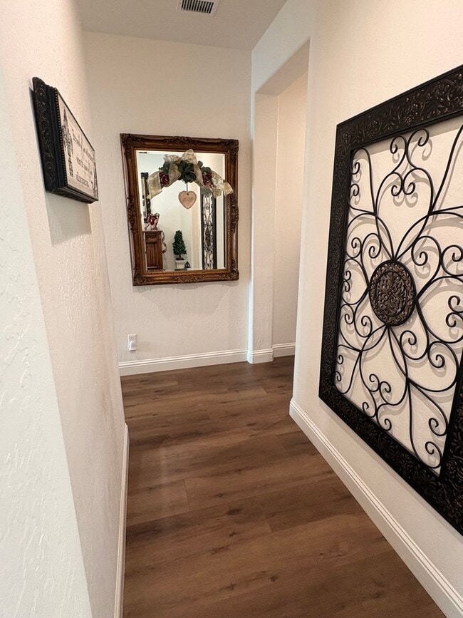 Building Photo - Beautiful 4 bedroom home for rent in Visalia, CA