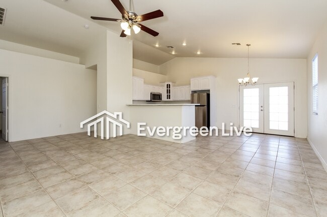 Building Photo - 524 S 4th St