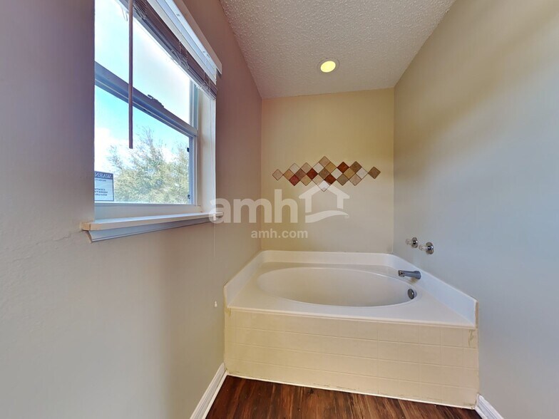 Building Photo - 1015 Astor Ct