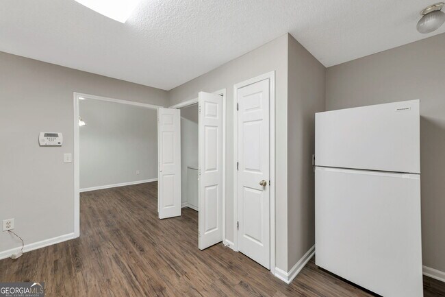 Building Photo - 45 Mineral Springs Ln