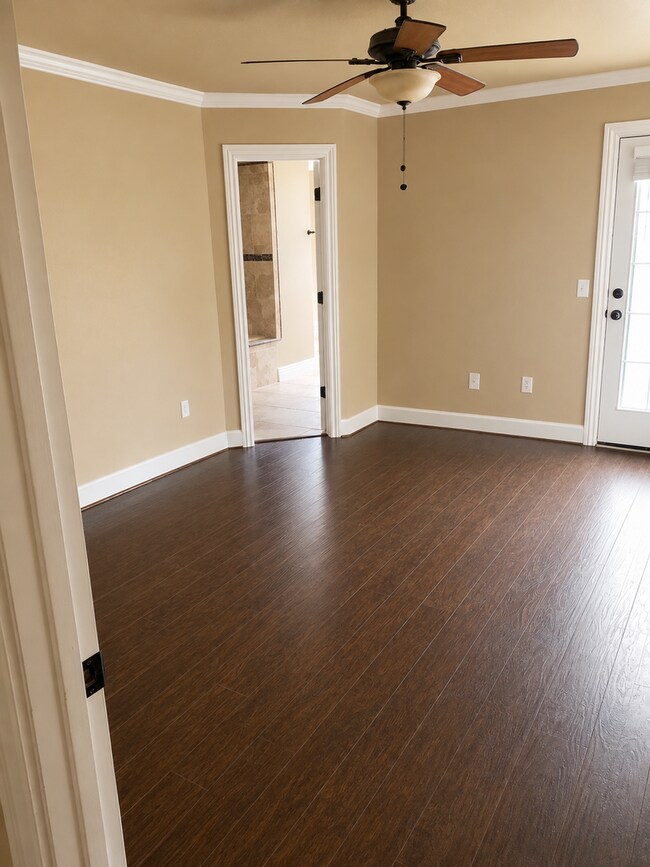 Building Photo - 902 Melmar Dr