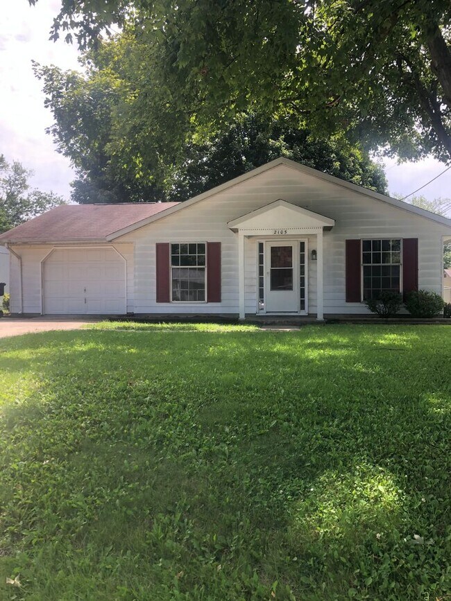 Building Photo - 4-Bedroom Home on the South Side - Available In May