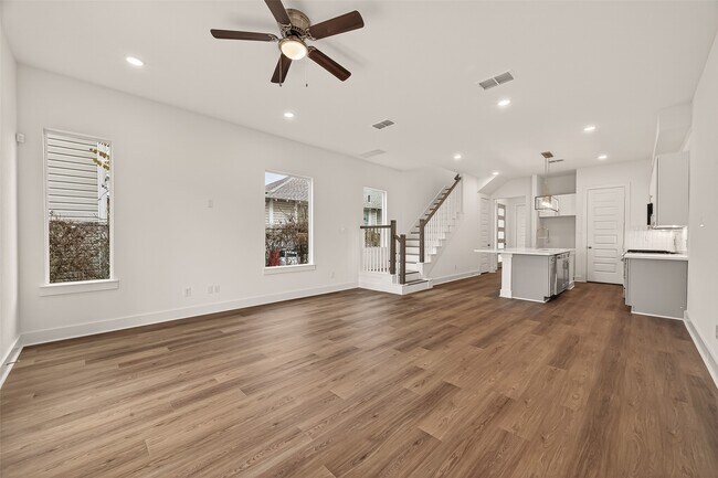 Building Photo - 1502 Hussion St