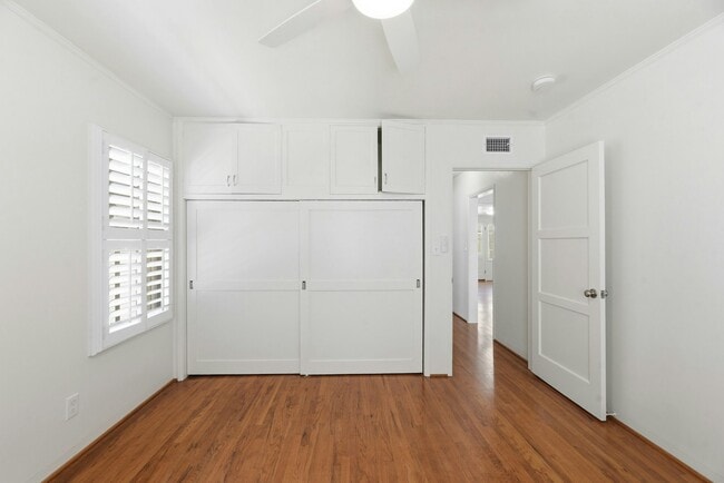 Building Photo - 7005 Draper Ave