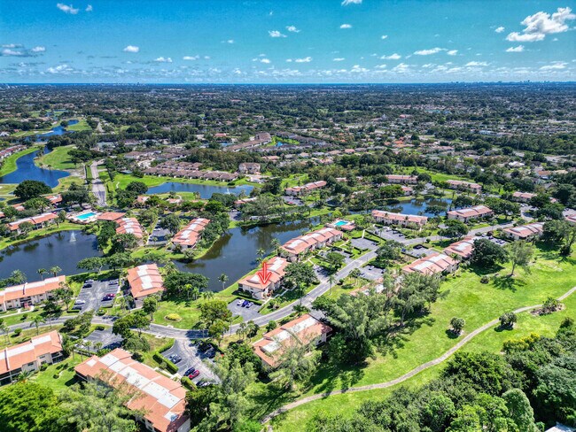 Building Photo - 9285 Vista del Lago