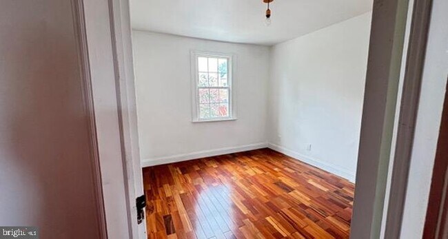 Building Photo - 814 S Oak St