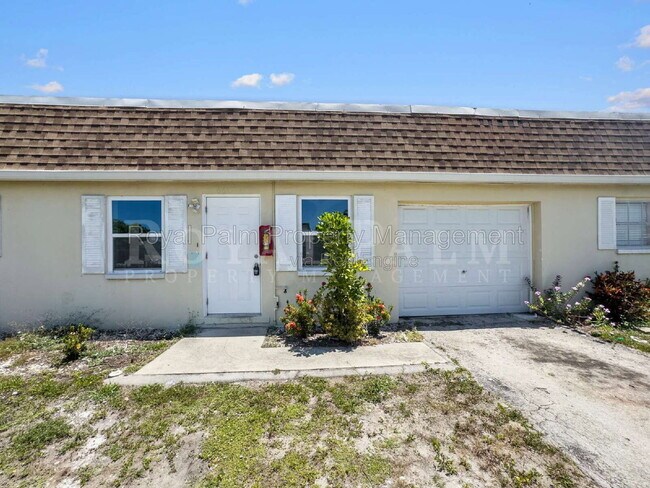 Building Photo - 6617 Warwick Cir