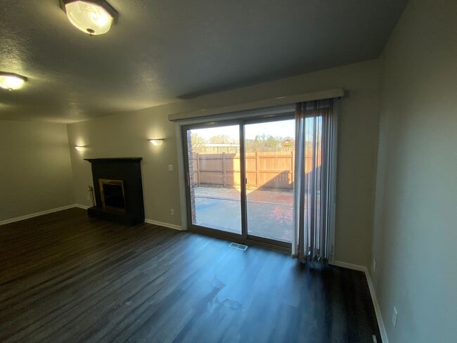 Building Photo - $2000 - 3 Bed 3 Bath home for rent