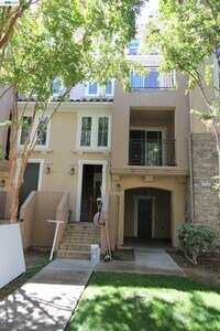 Building Photo - 4336 Fitzwilliam St