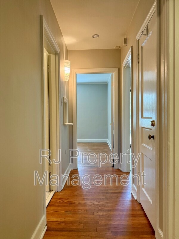 Building Photo - 2888 Midland Ave