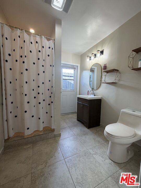 Building Photo - 10609 Reseda Blvd