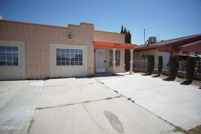 Building Photo - 10553 Kinross Ave