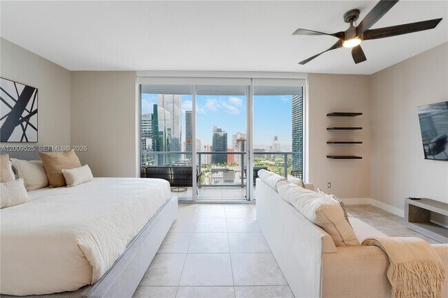 Building Photo - 1060 Brickell Ave