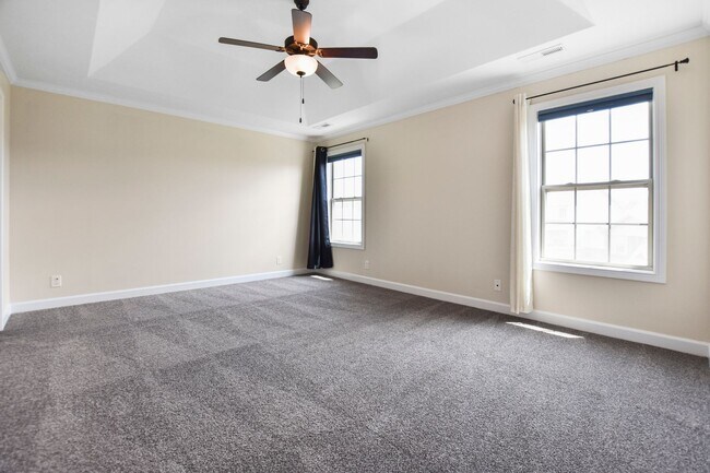 Building Photo - Pet Friendly Three Bedroom!