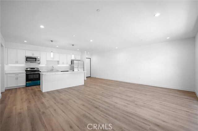 Building Photo - 10657 Moorpark St