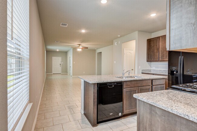 Building Photo - 40735 Gate Ridge Dr