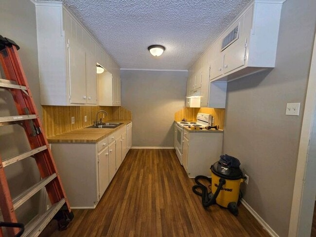 Building Photo - Spacious 2 Bedroom Duplex in Gilmer!