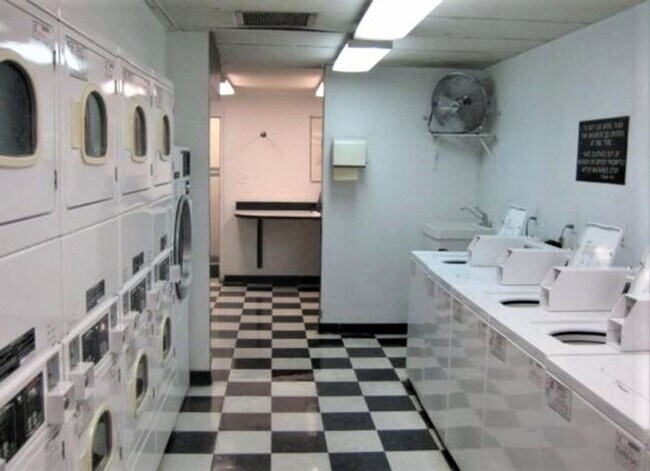 Building Photo - FREE RENT! Spectacular Scott Circle Solarium Studio Dupont-Logan