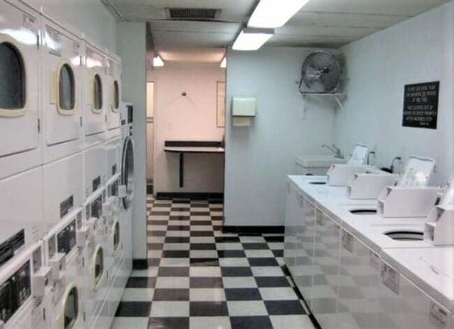 Building Photo - NEW LOWER PRICE! Spectacular Scott Circle Solarium Studio Dupont-Logan