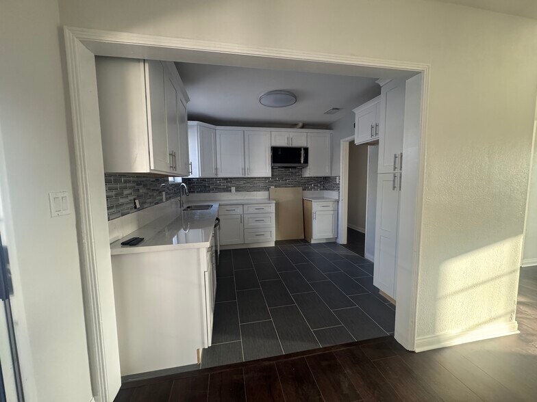 Building Photo - 11816 Arlee Ave