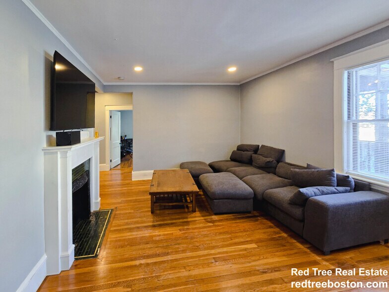 Building Photo - 237 Chestnut Hill Ave