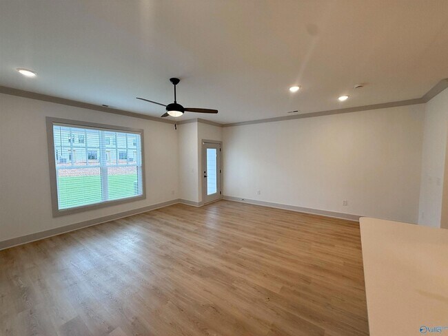 Building Photo - 18 Whispering Oak Dr SW