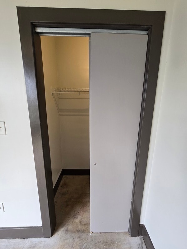 Building Photo - 123 Pine St