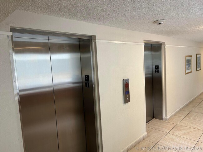 Building Photo - 16300 Golf Club Rd