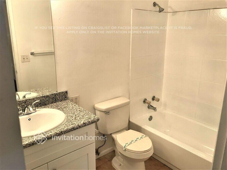 Building Photo - 3409 W Poinsettia Dr