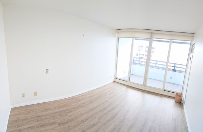 Building Photo - Nauru Tower Kakaako Furnished 2 Bedroom 2 ...