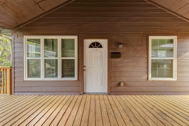 Building Photo - 7118 Karen St