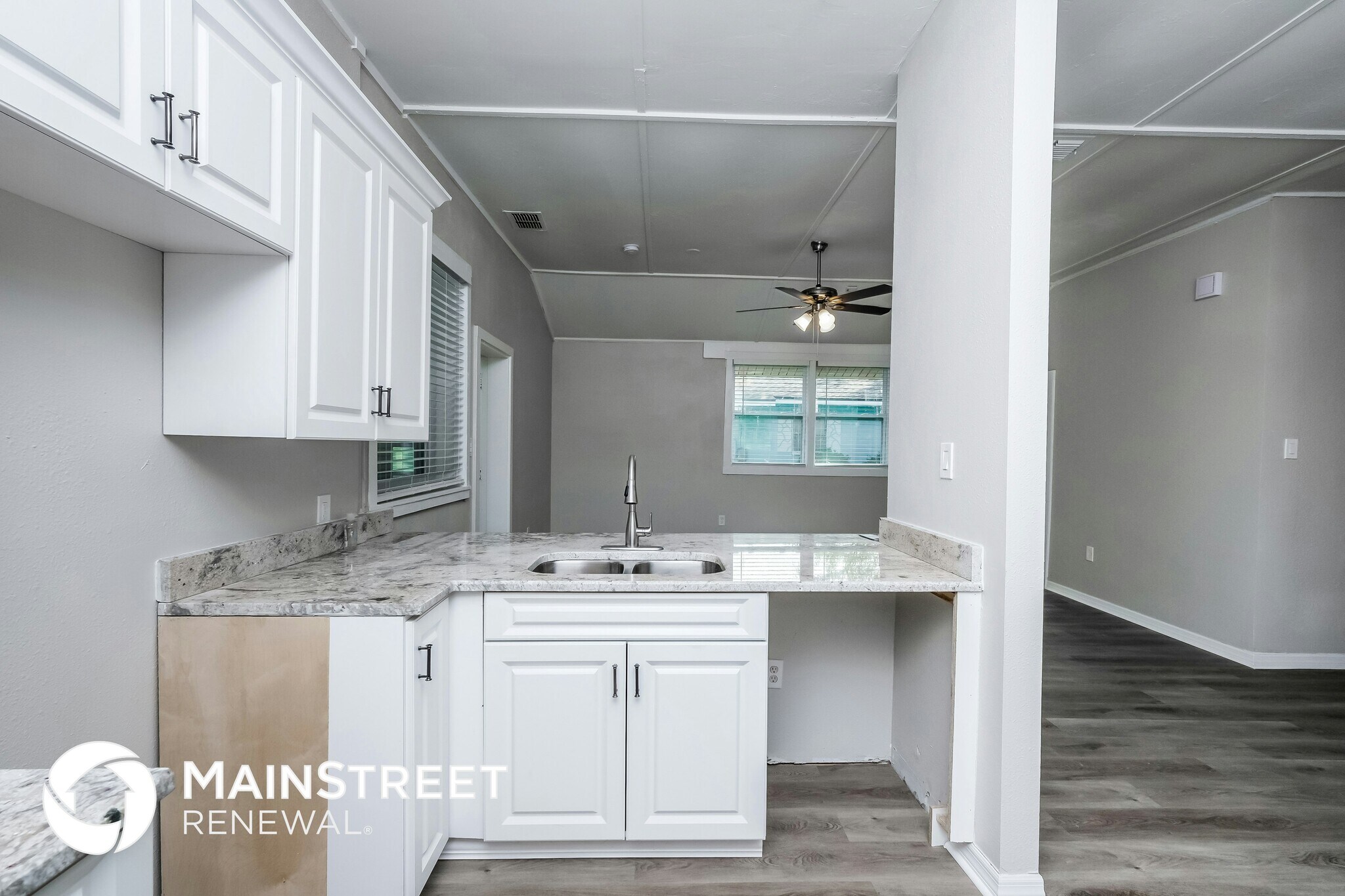 Building Photo - 4007 E Osborne Ave