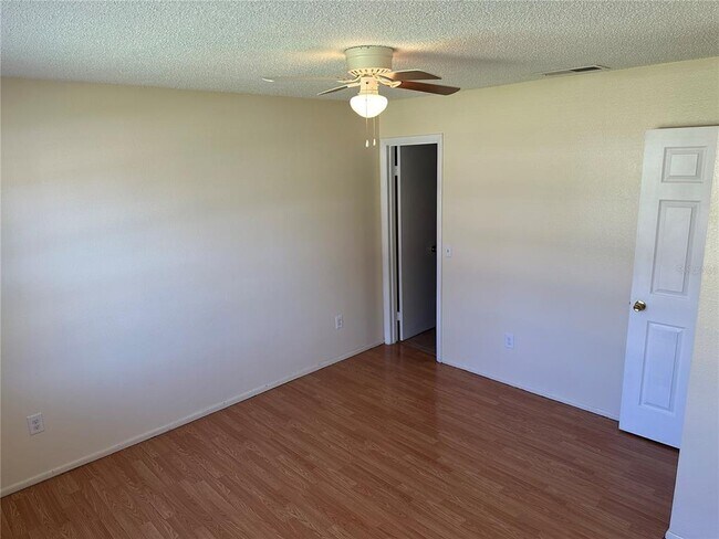 Building Photo - 5 Spring Loop Cir