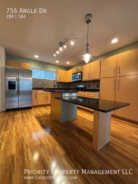 Building Photo - 756 Angle Dr