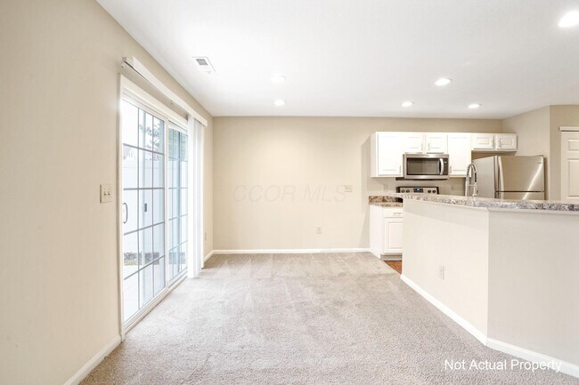 Building Photo - 5002 Stratford Pine Ln