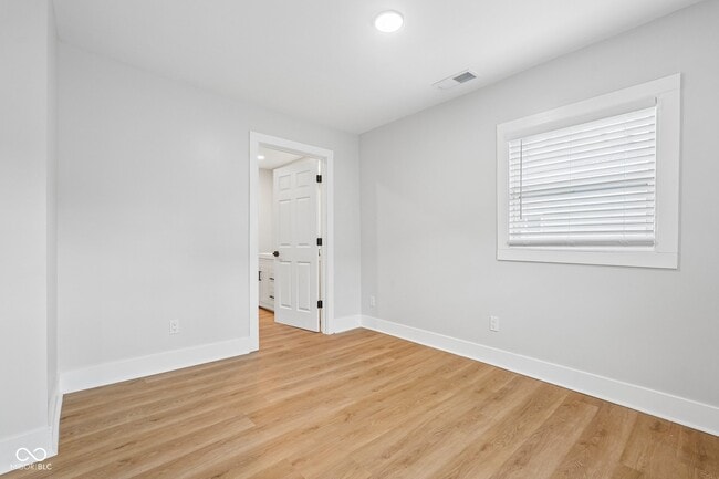 Building Photo - 3847 Hoyt Ave
