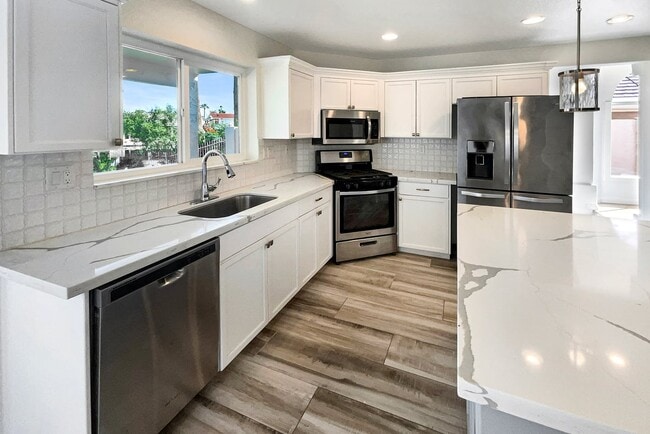 Building Photo - 413 S Lake Mirage Dr