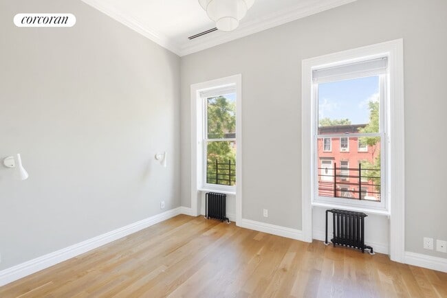 Building Photo - 294 Putnam Ave