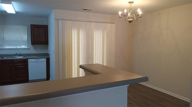 Building Photo - 755 Crestwell Cir