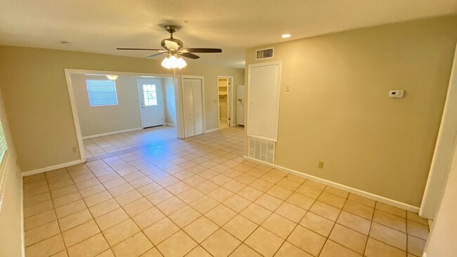 Building Photo - Cozy 3-Bedroom/1.5-bathroom Single Family Home in Casselberry!