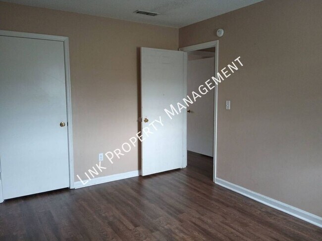 Building Photo - 5007b N Moore Ln